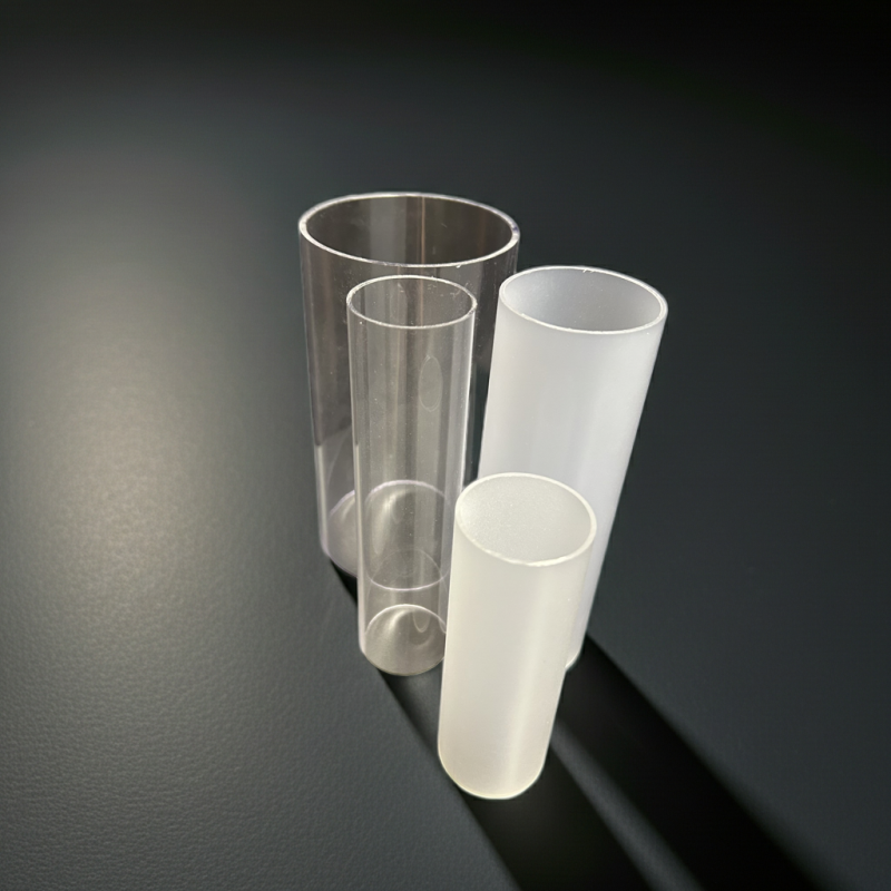 Verschiedene transparente Kunststoffzylinder